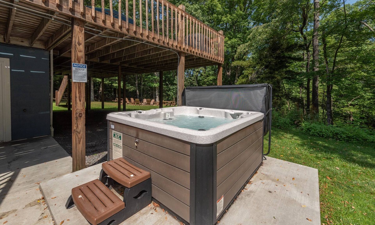 Swanton House | Dog Friendly Deep Creek Gem w/Whirlpool Decks