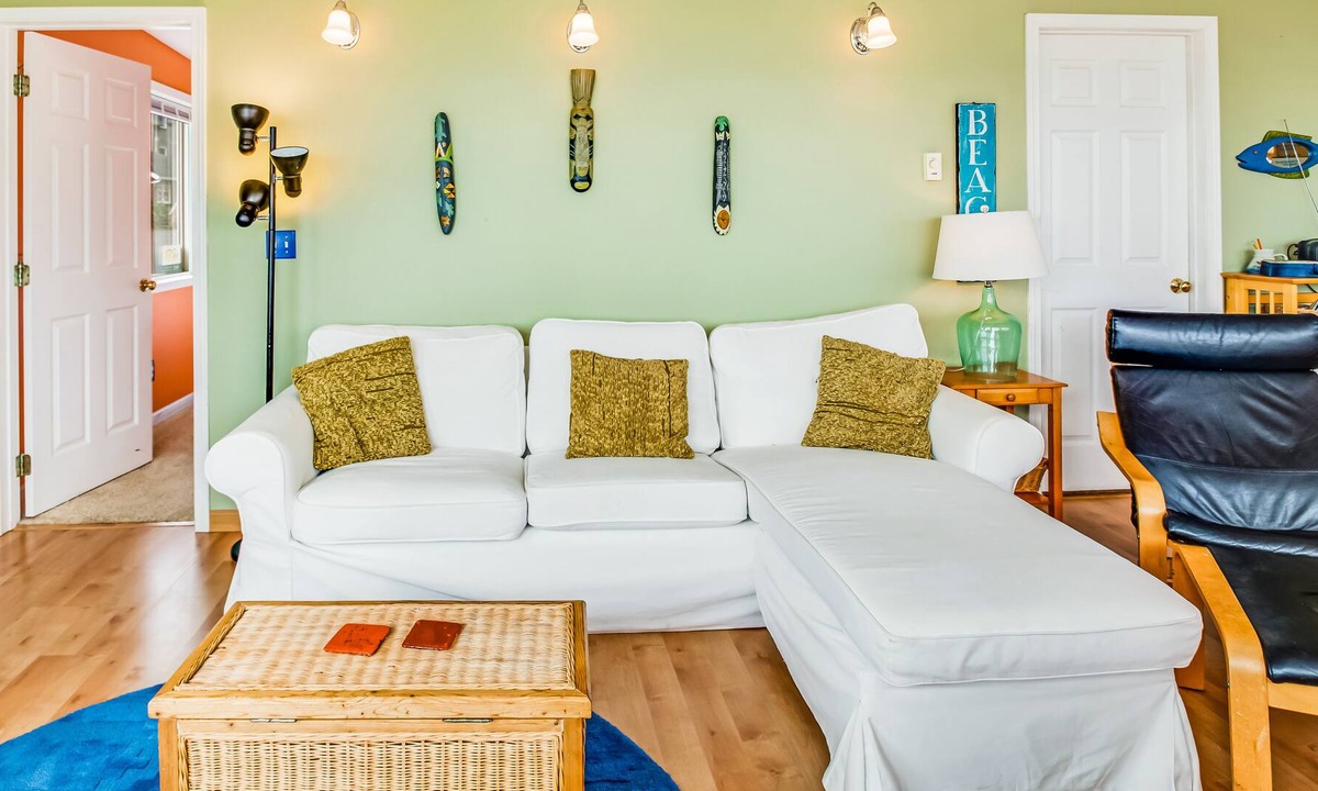 Pacific Beach Cottage | Dog-friendly home with ocean views and fireplace, walk to beach