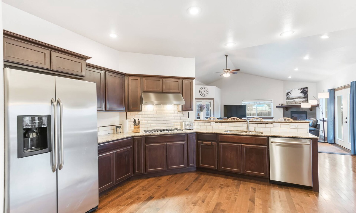 Laclede House | Dog-friendly home with deck, fenced yard, & firepit - walk to Lake Pend Orielle