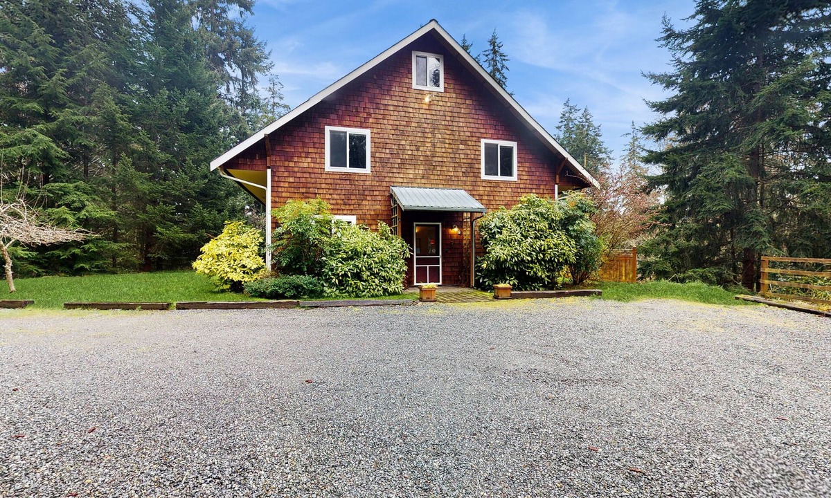 Langley House | Dog-Friendly Home with Peaceful Location Near Lake and Town