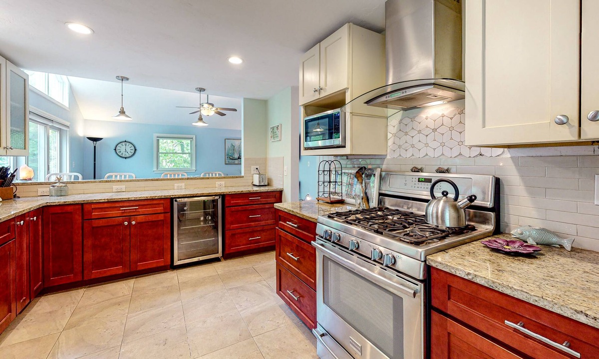 Mashpee House | Dog-friendly home with great deck & association beach on Mashpee Pond