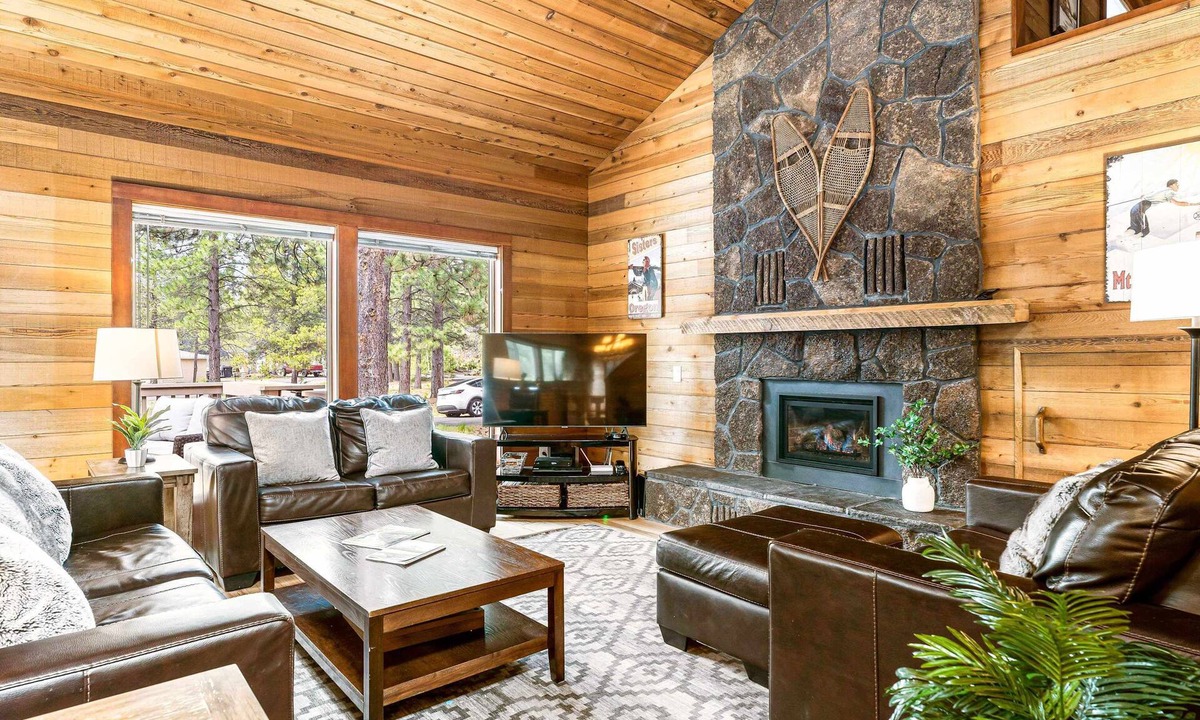 Overlook Park House | Dog-friendly home with private hot tub, pool access, & central AC - SHARC passes