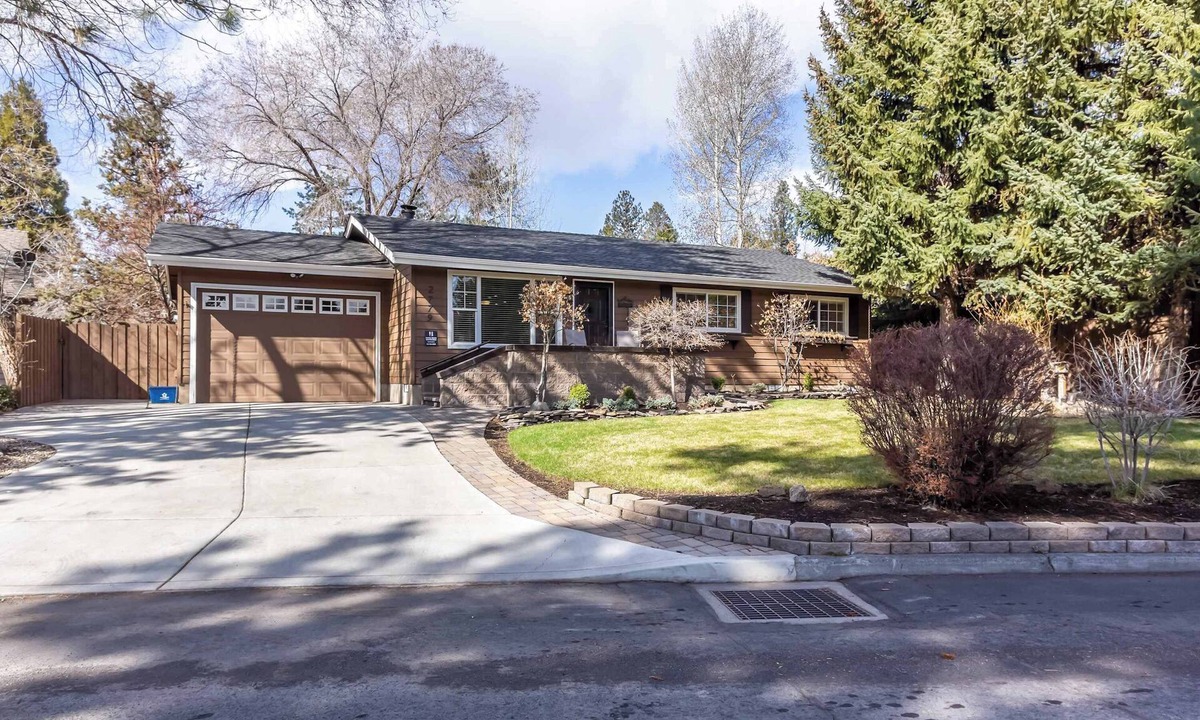 Orchard District House | Dog-Friendly Midtown Bend Home w/Fenced Yard
