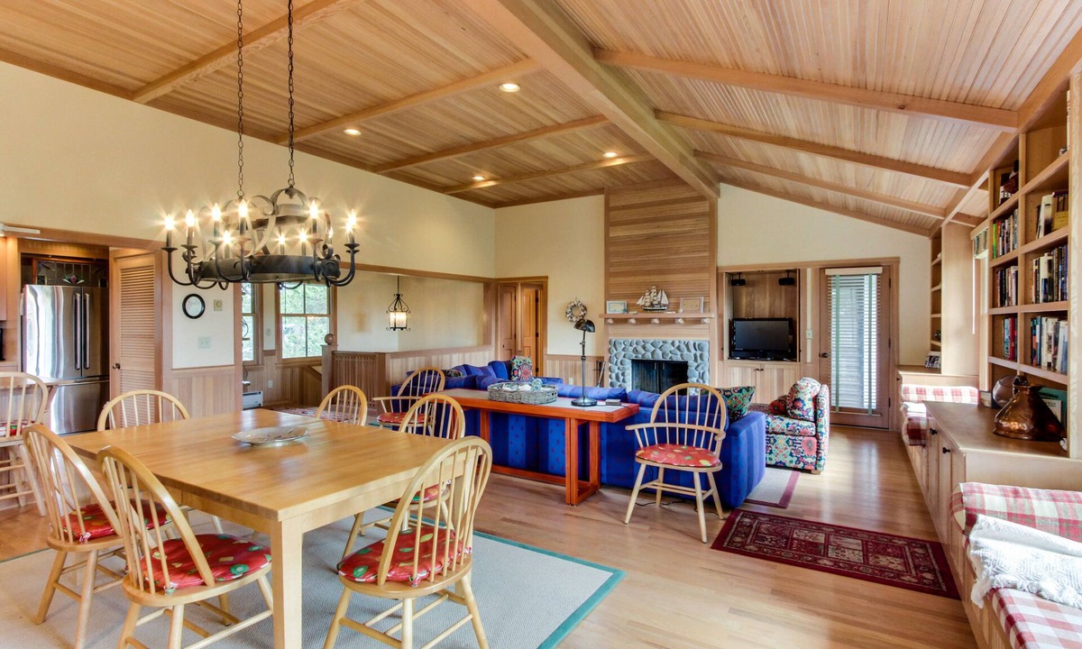 Gearhart House | Dog-Friendly modern rustic house with easy beach access