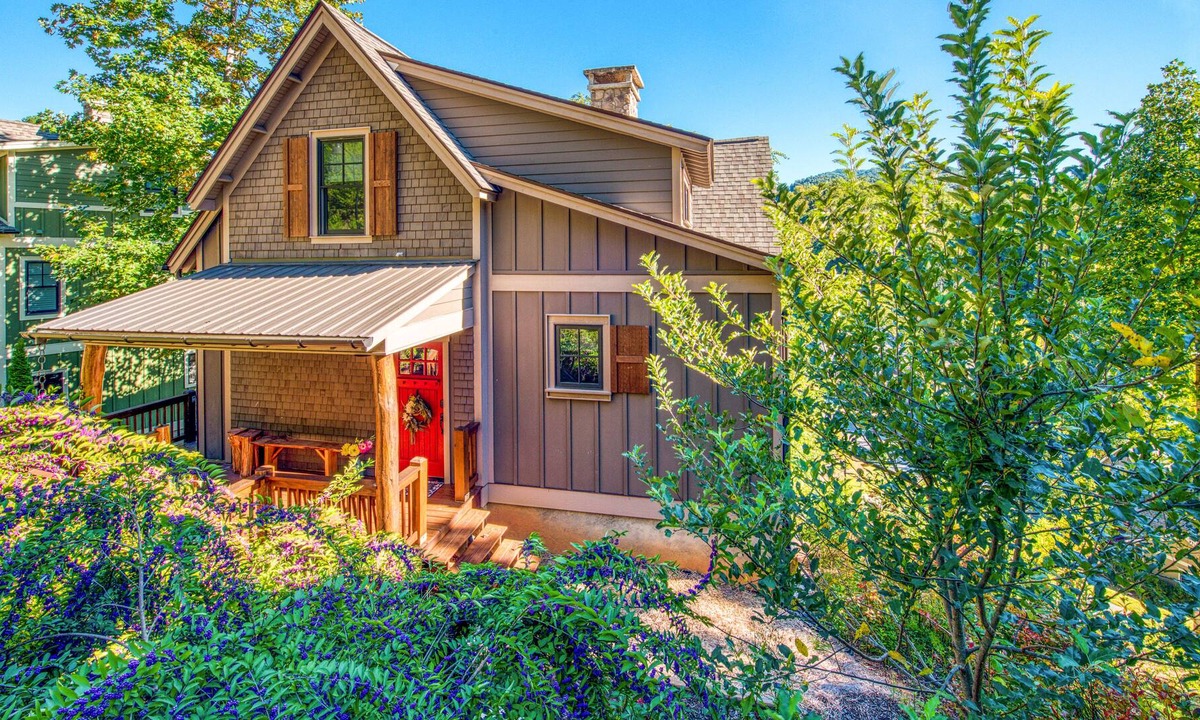 Cullowhee Cabin | Dog-friendly mountain home w/ central AC, EV chargers, fireplace, & washer/dryer
