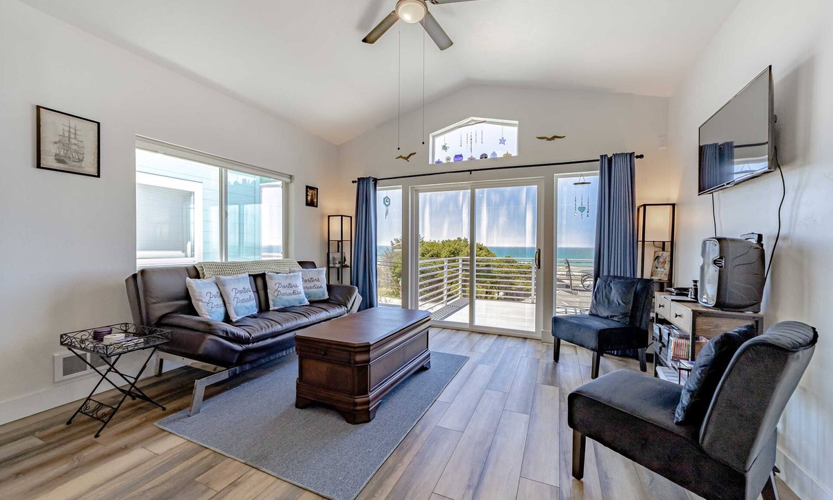 Gold Beach House | Dog-friendly oceanside home w/WiFi, ocean views, private W/D, deck, & fireplace