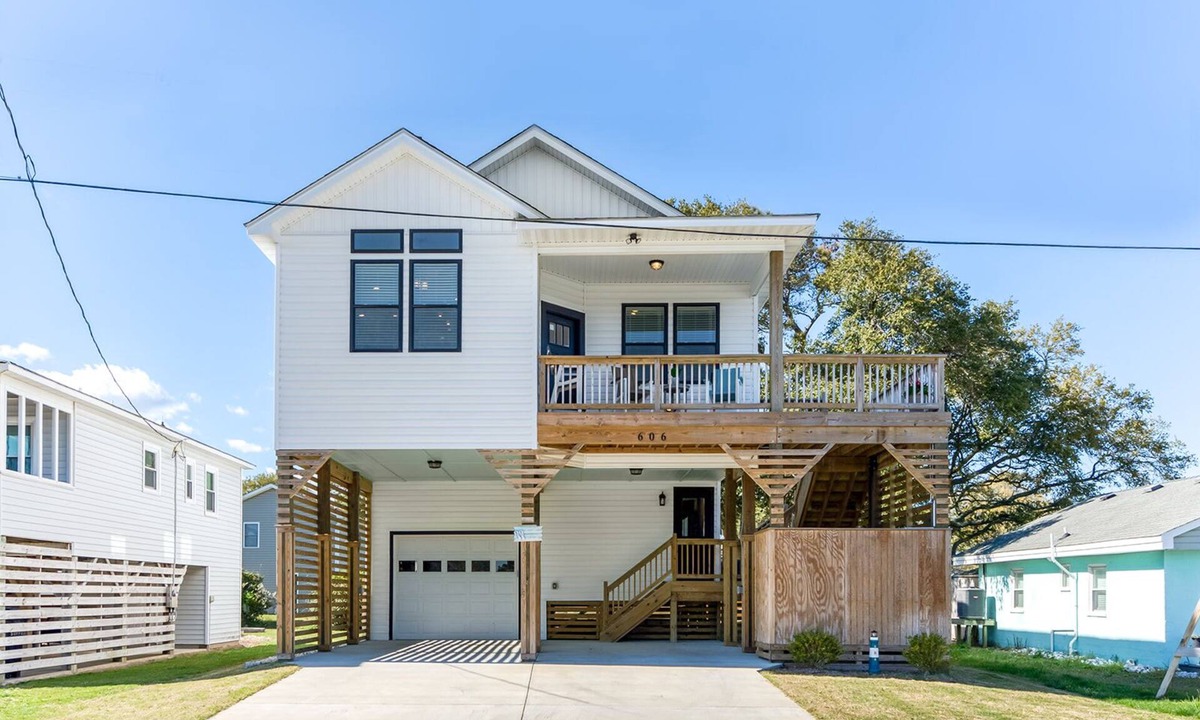 Colington House | Dog friendly-perfect central location in OBX, few minutes walk from the beach