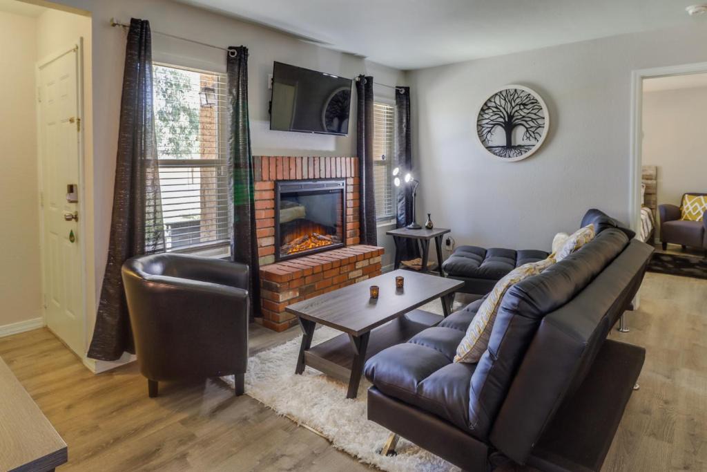South Mountain Apartment | Dog-Friendly Phoenix Condo with Community Pool!