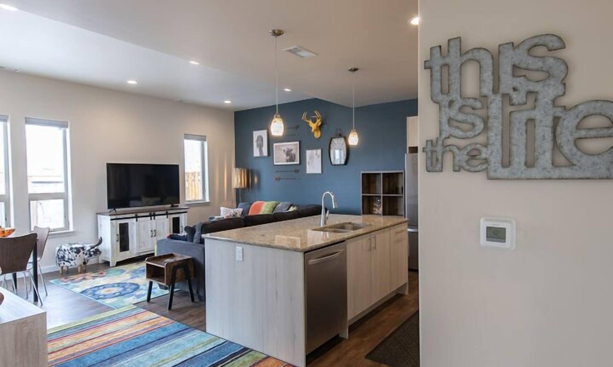 Salida Condo | Dog Friendly Private Backyard Hip