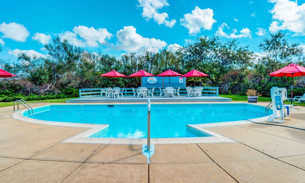 Oak Bluffs Apartment | Dog-friendly studio with pool, on-site tennis courts & prime location