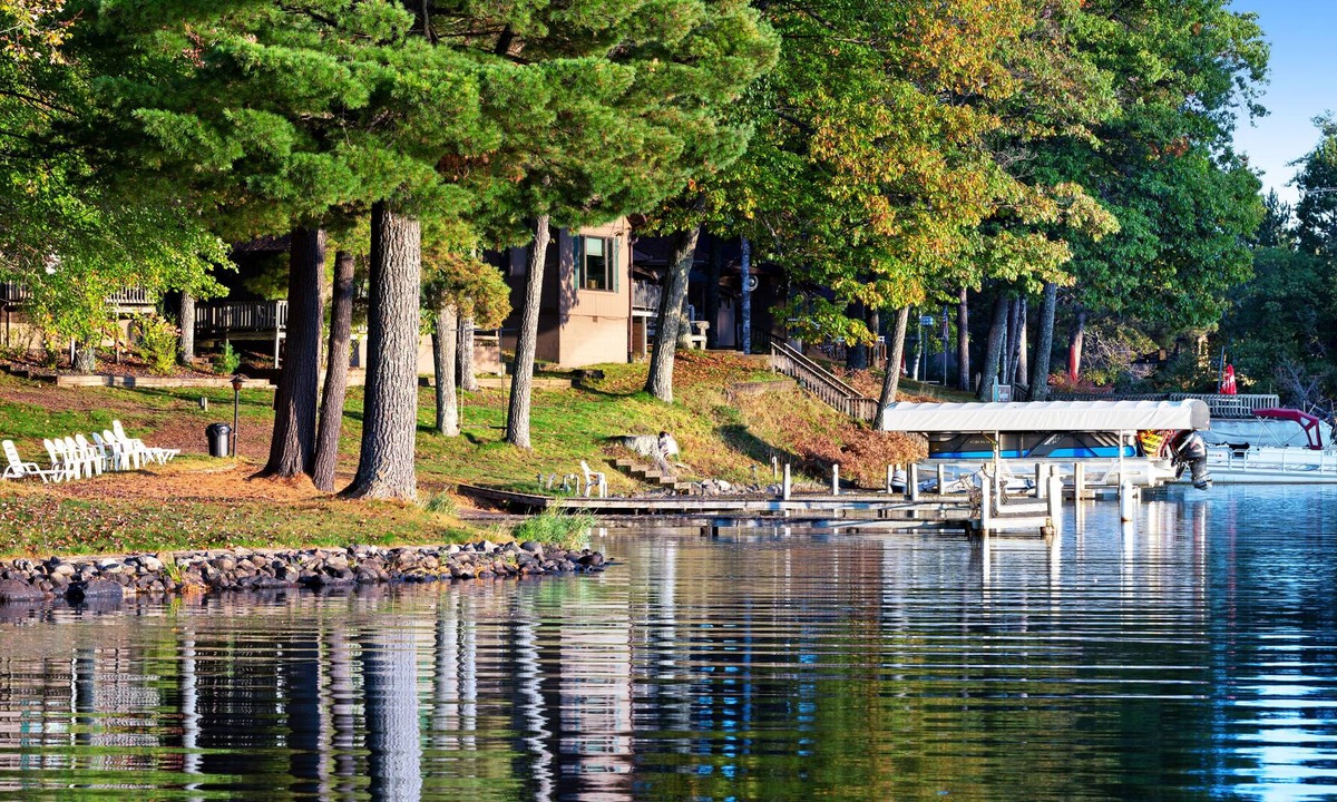 Eagle River Apartment | Dog-friendly suite w/ shared dock, tennis, basketball court & water views!