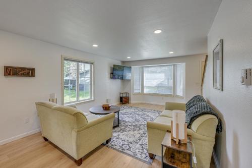Arlington House | Dog-Friendly Townhome Near Stillaguamish River!