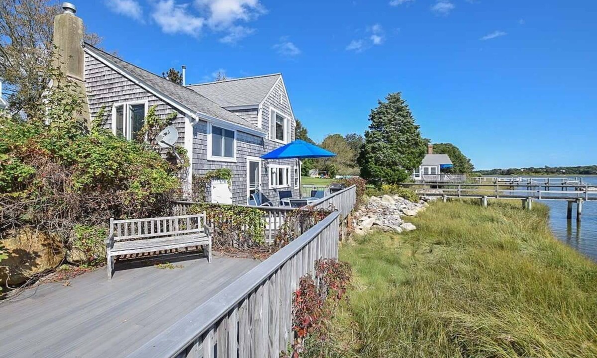 Eastham Cabin | Dog Friendly Waterfront Home!