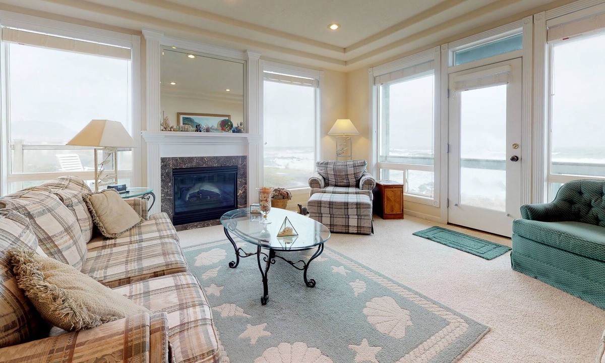 Yachats House | Dog-friendly, waterfront townhouse duo w/ a private hot tub & amazing views!