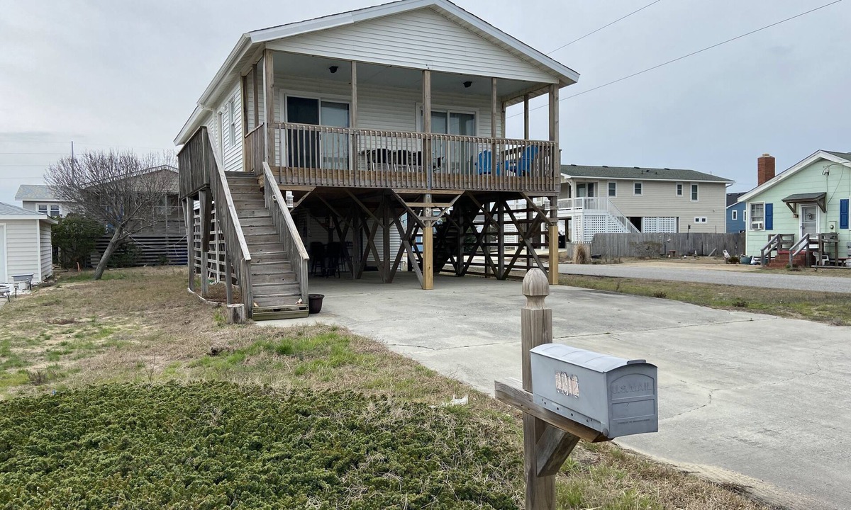 Kill Devil Hills Cottage | DOGS AND DAY DREAMS! August & September dates available