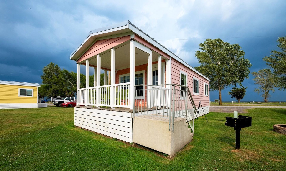 Coinjock Cottage | Dogs Welcome! Cottage in Amenity-Filled Currituck NC Campground (J02)
