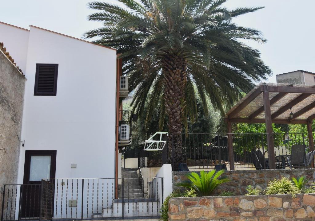 Sant'Ambrogio Apartment | Dolce Vacanza