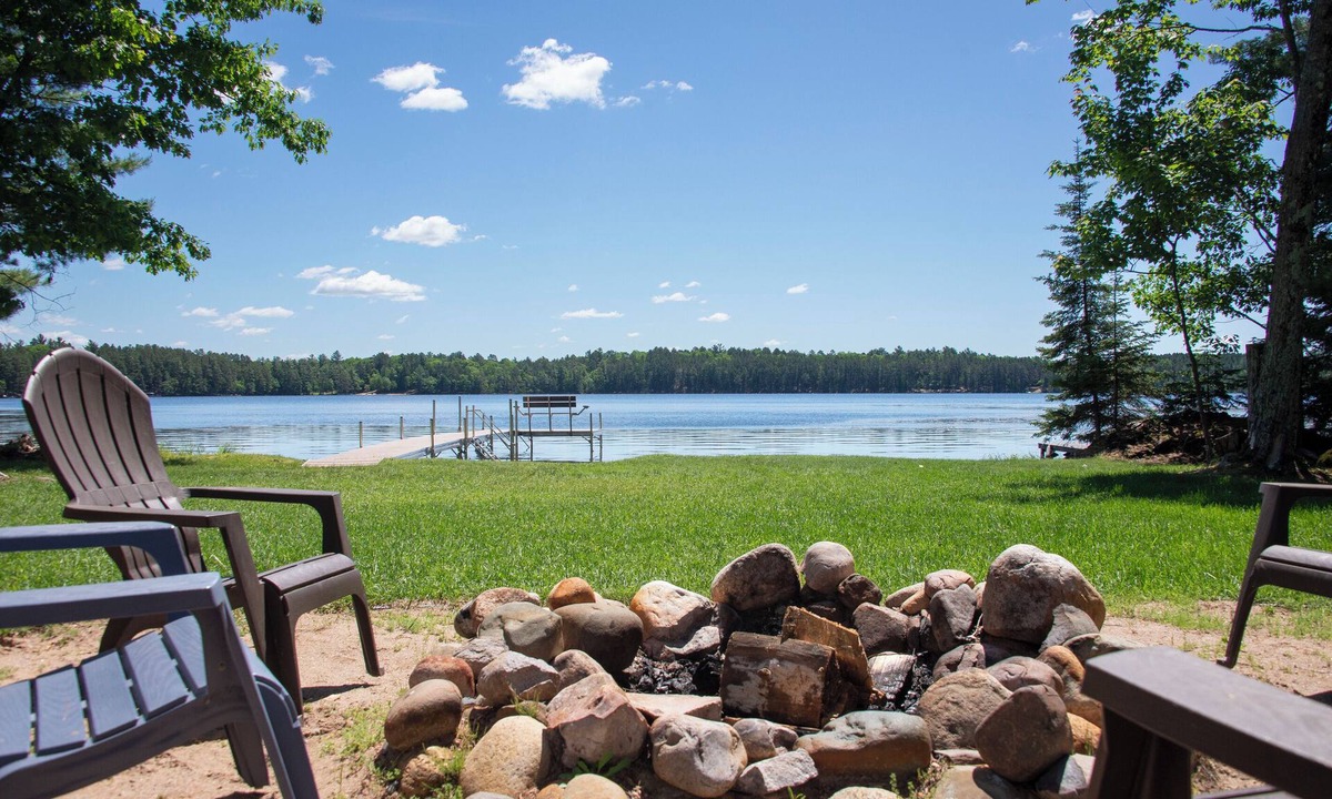 Eagle River House | Dollar Lake Oasis, Near Downtown and the Chain, Fire Pit, Sandy Beach, W&D, WiFi