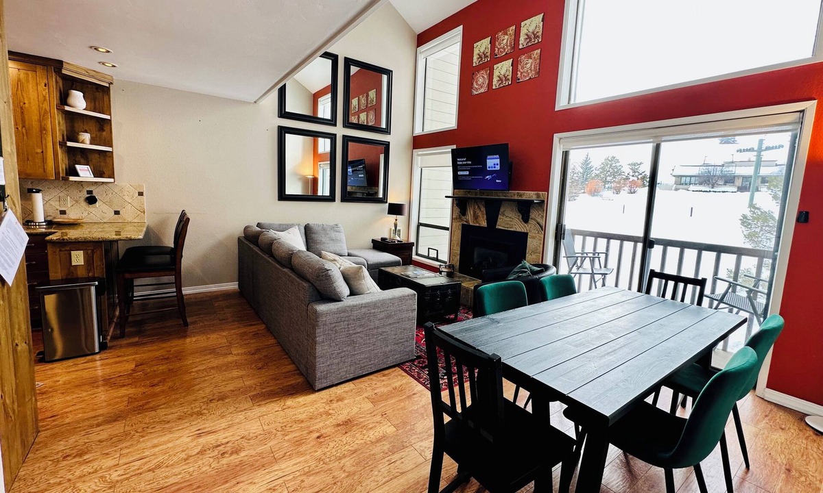 Elkhorn Village Condo | Dollar Mountain View Condo. 2 king beds and 2 twins.