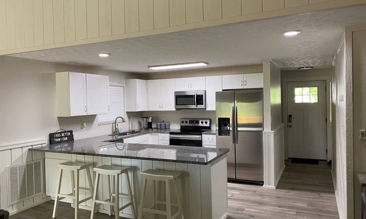 Caton Apartment | Dolly s Darlings by Beyond Expectations w Hot Tub