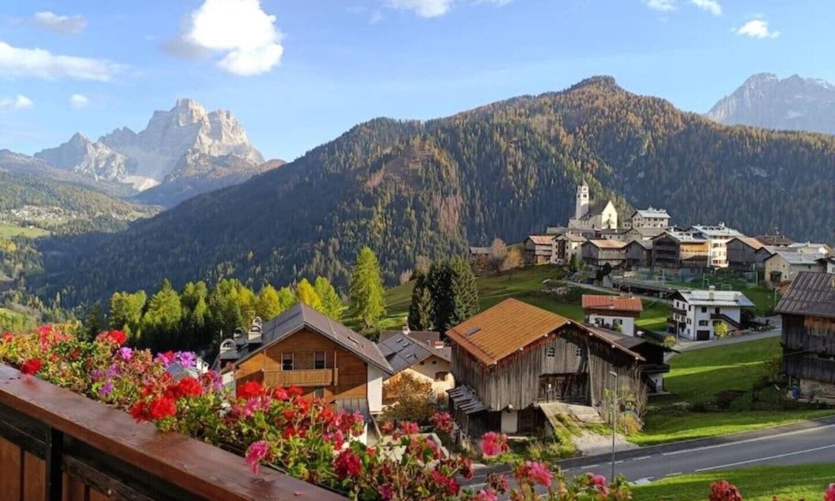 Colle Santa Lucia Apartment | Dolomia Flat