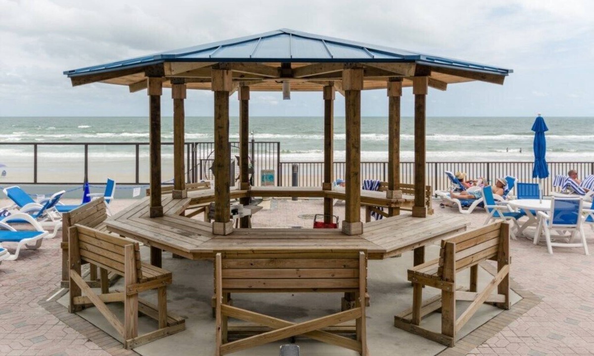Daytona Beach Shores Apartment | Dolphin Beach Club - Studio Beach Front
