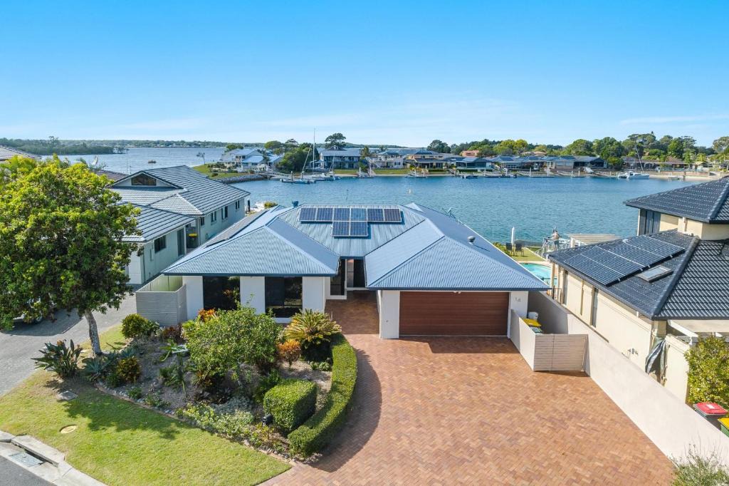 Yamba House | Dolphin Waters - Waterfront Delight with Private Pontoon - Holiday Yamba
