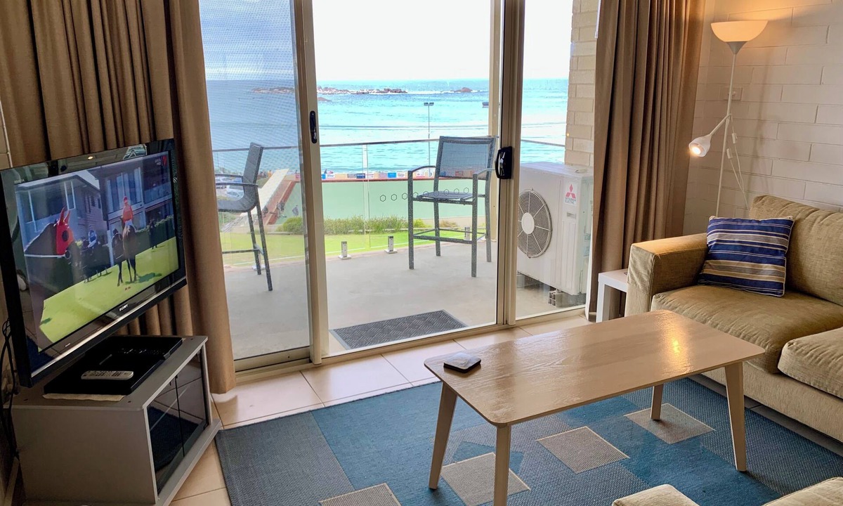 Port Elliot Apartment | Dolphins 7: 'A View To Remember' with Breathtaking Horseshoe Bay Views