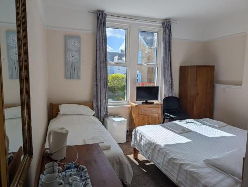 Bournemouth City Centre Bed & Breakfast | Dolphins Hotel