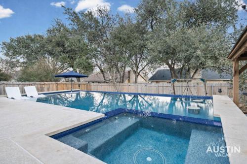 Mesa Park House | Domain Escape 4BR 2.5BA Pool Hot Tub w Game Lounge
