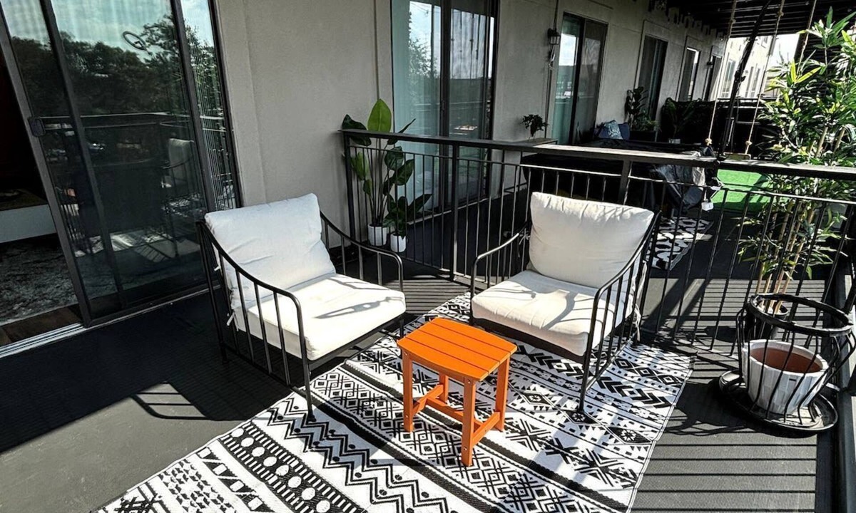 North Burnet Apartment | Domain Luxe Summary: