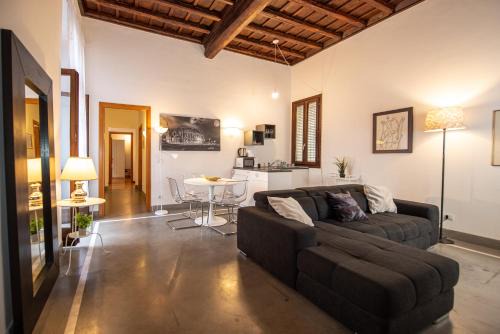 Rione III Colonna Apartment | Domitia Home SPAGNA