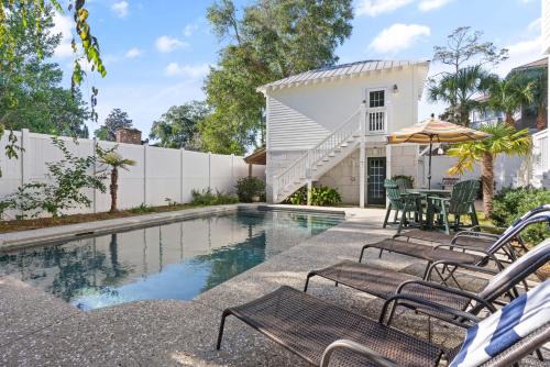 East Beach House | Don't Worry, Beach Happy - 4327 Twelth Street