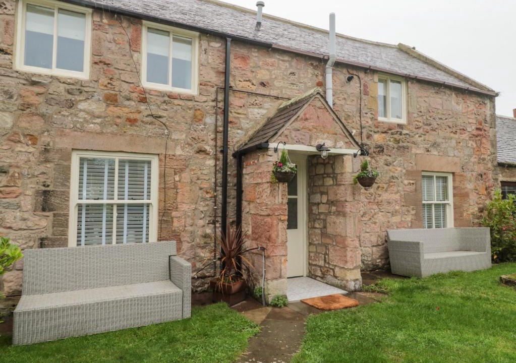 Beadnell House | Donni Hall Cottage