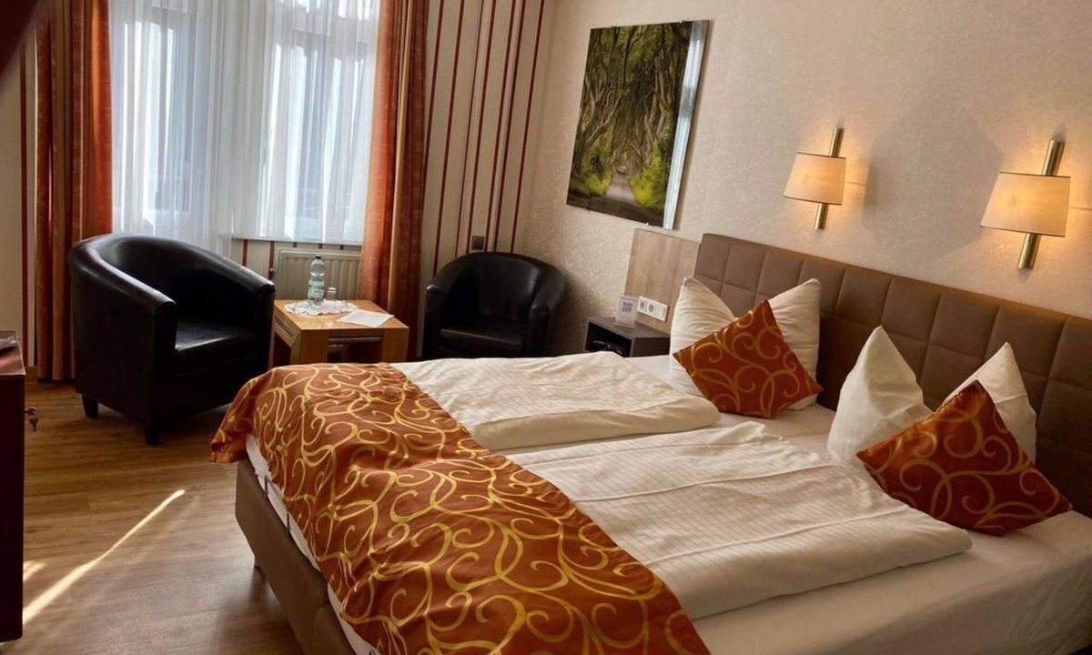 Bad Bertrich Apartment | Doppelzimmer Erker mit Balkon - Hotel Haus Hohenzollern/haus Ambiente