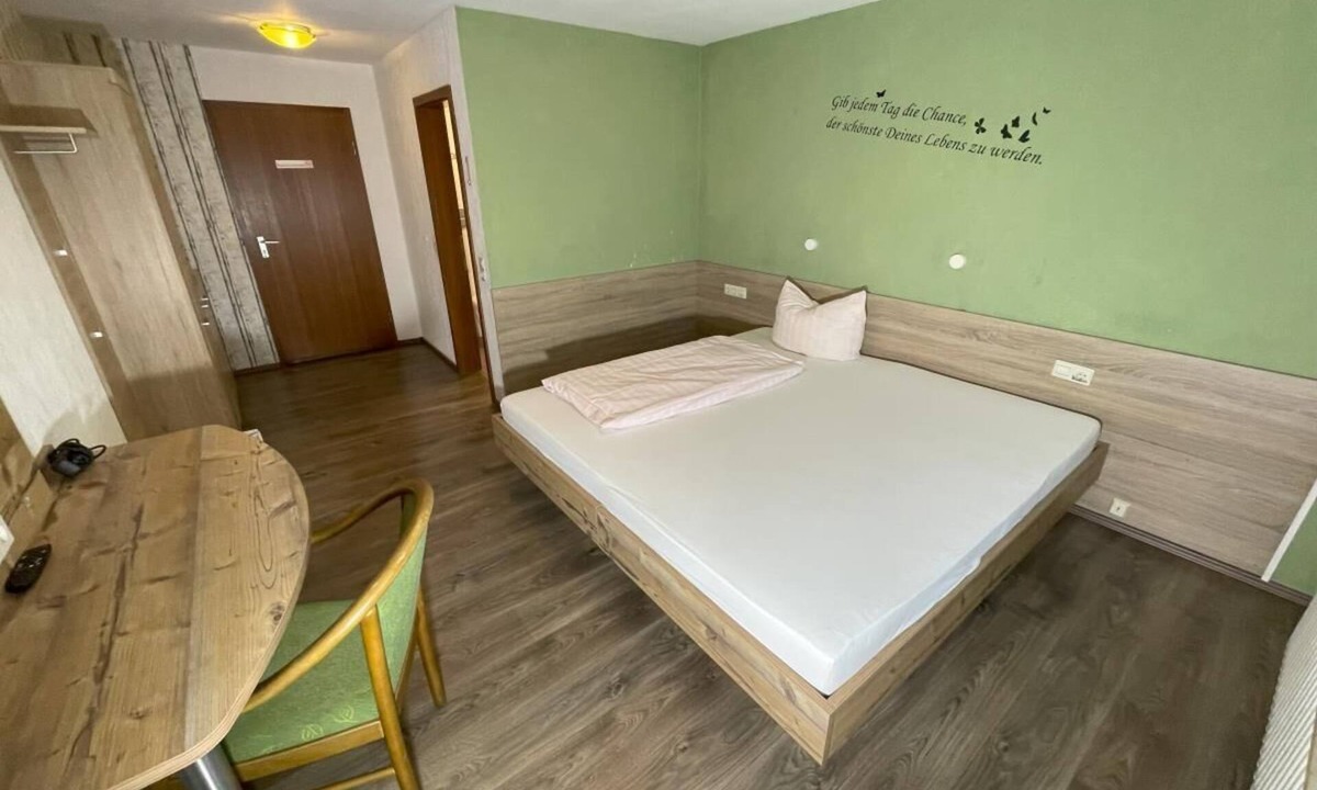 Ottenhausen Apartment | Doppelzimmer mit Balkon - Gästehaus Rössle 8
