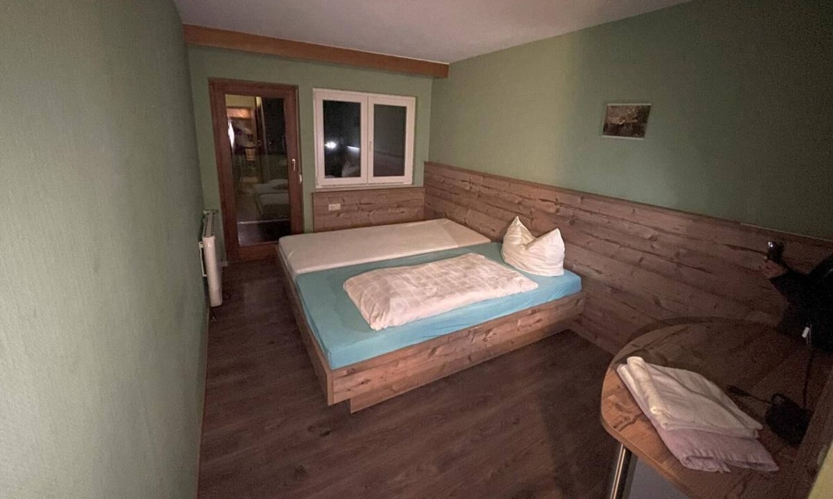 Ottenhausen Apartment | Doppelzimmer mit Balkon - Gästehaus Rössle 3