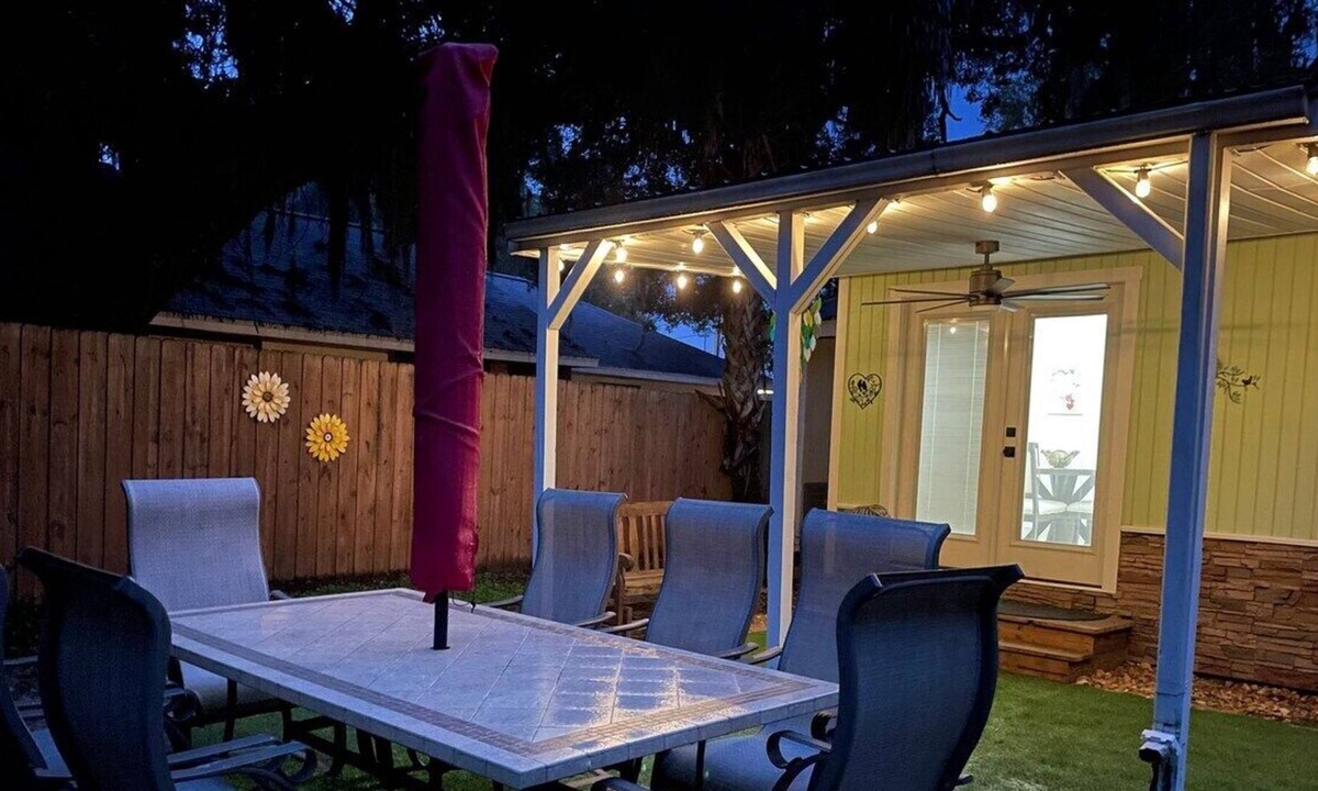 Mount Dora Cottage | Dora's Nest: Central Stylish Home | King Bed | 3BR