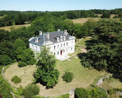 Bourdeilles House | Dordogne Chateau with Pool & Garden Sleeps 14 villa