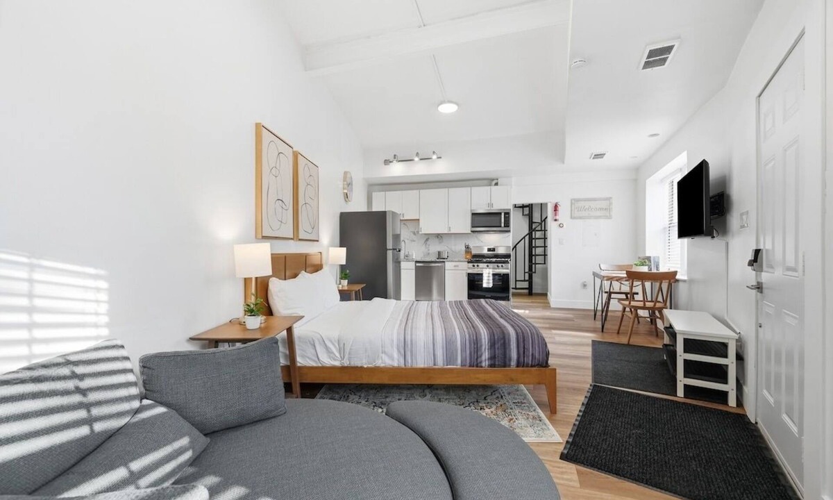 South Hills Apartment | Dormont Pittsburgh 1A Bright and Cozy Studio Apartment With Free Parking