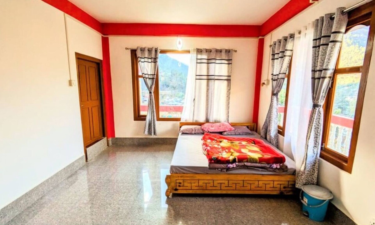 Bomdila Bed & Breakfast | DOUBLE BED SUPER DELUXE ROOM