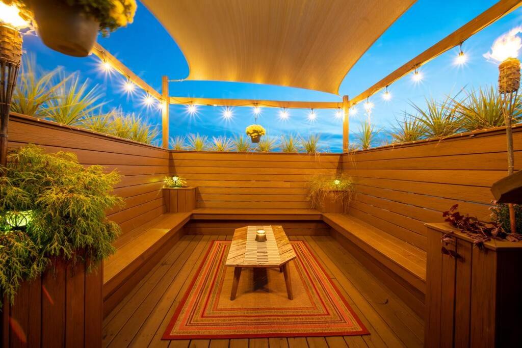 East Passyunk Crossing Apartment | Double Decker Roofdeck Gorgeous View in Passyunk