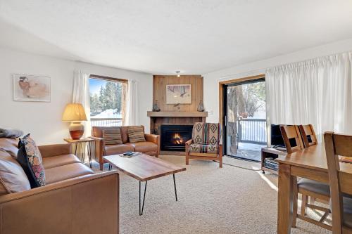 Four O'Clock Apartment | Double Eagle A12 by Ski Country Resorts