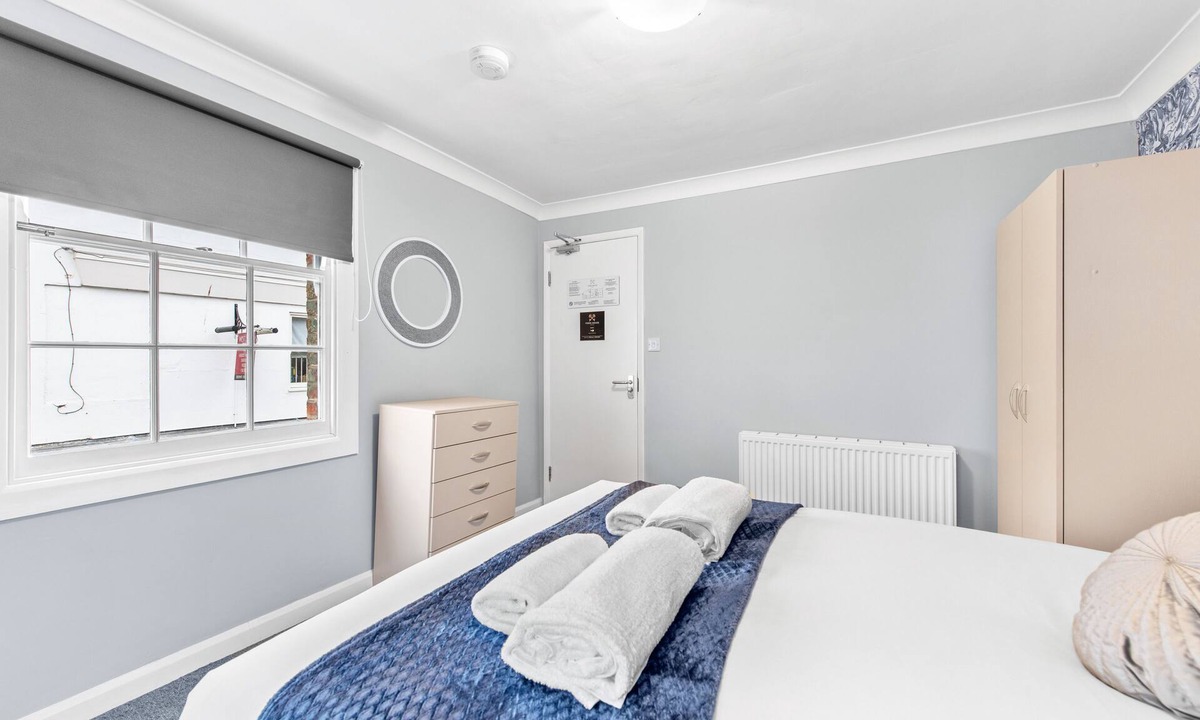 Boston Hotel | Double Economy shared Bathroom