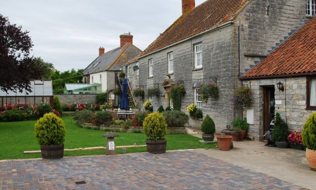 Lower Godney Bed & Breakfast | Double-gate Farm