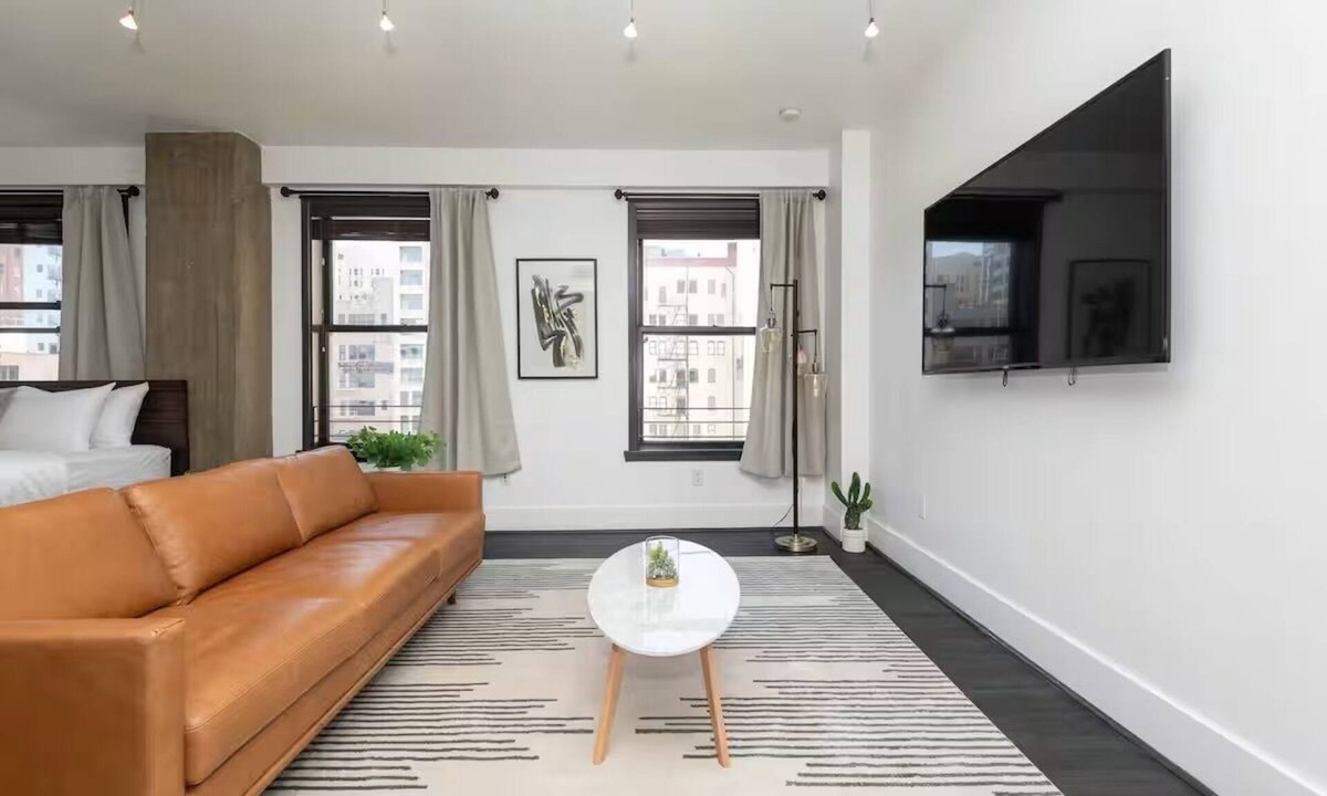 Historic Core Hotel | Double King Studio 800sqft