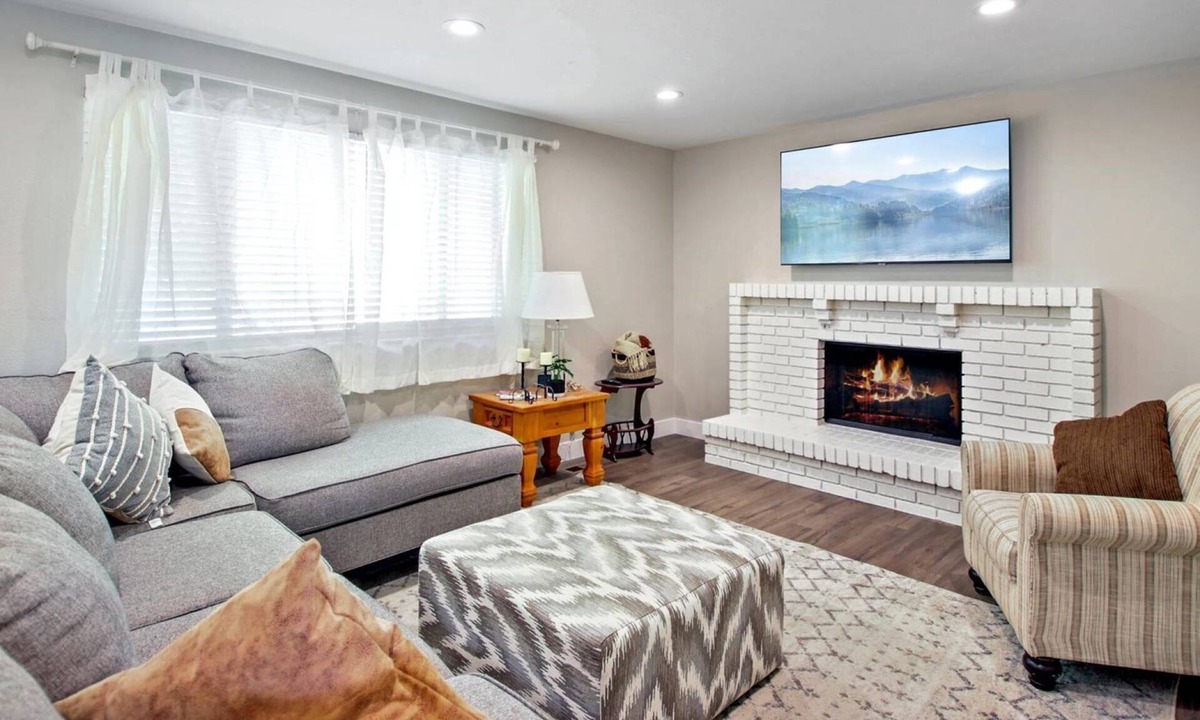 Sandy House | "Double Lodge" has 2 kitchens, Free Ski Rental, game room, sleeps 13, perfect for families or groups