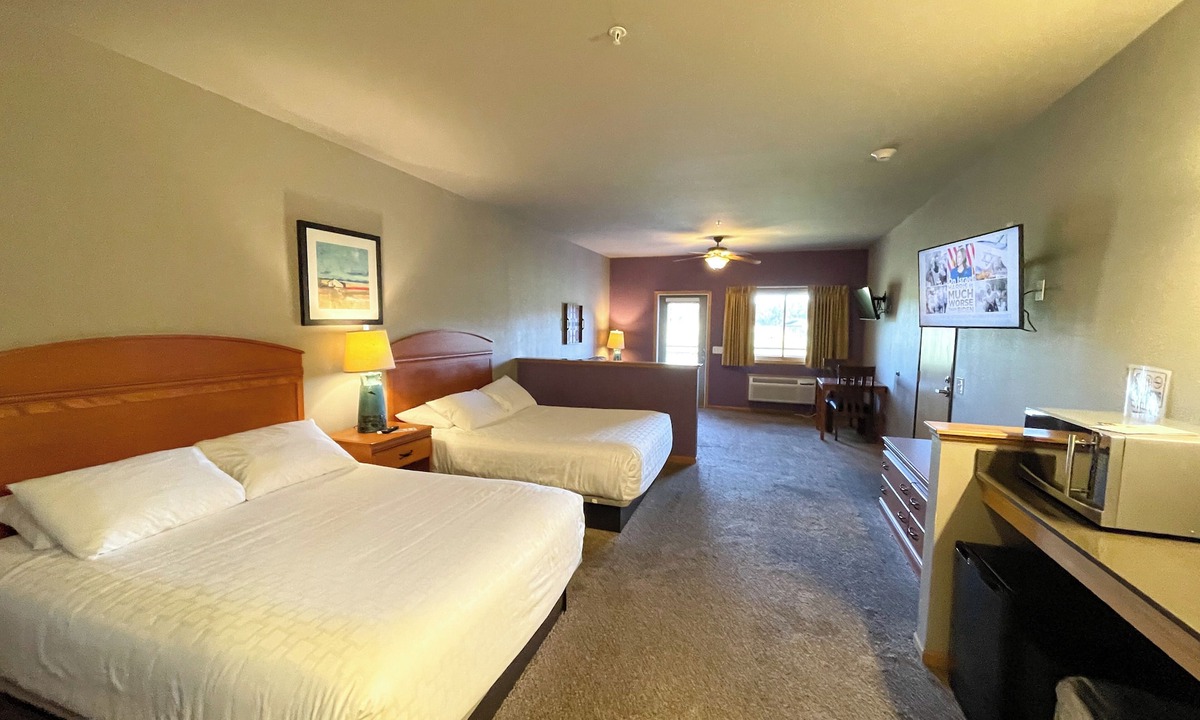 Spring Brook Hotel | Double Queen Hotel Room @ Spring Brook Resort