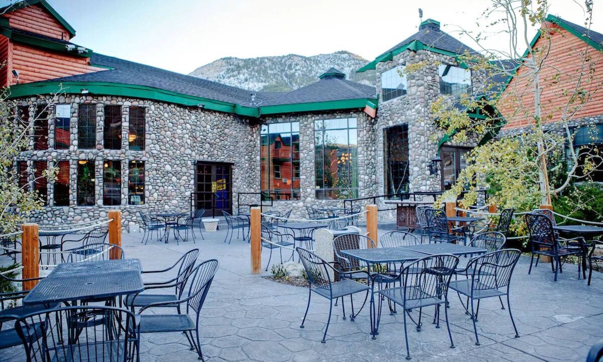 Mount Charleston Hotel | Double Queen Room at The Retreat on Charleston Peak – All-Season Mountain Escape