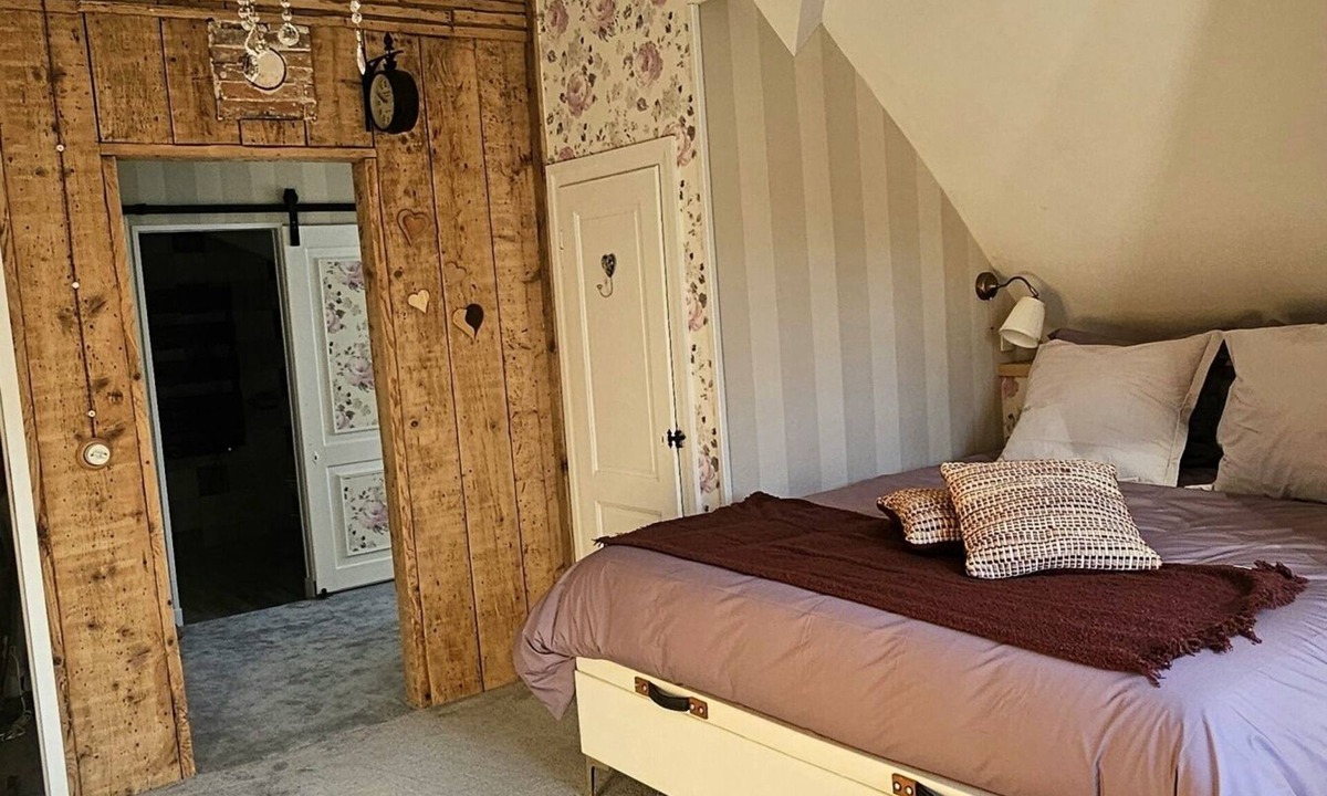 Husseren-Wesserling Hotel | Double room-Superior-Private Bathroom-Mountain view-gite de France